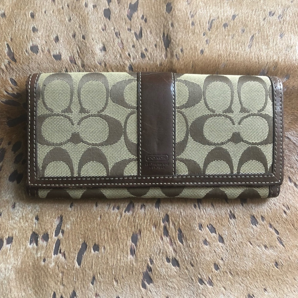 🚨ONE DAY FLASH SALE! 🚨 Classic Coach Wallet
